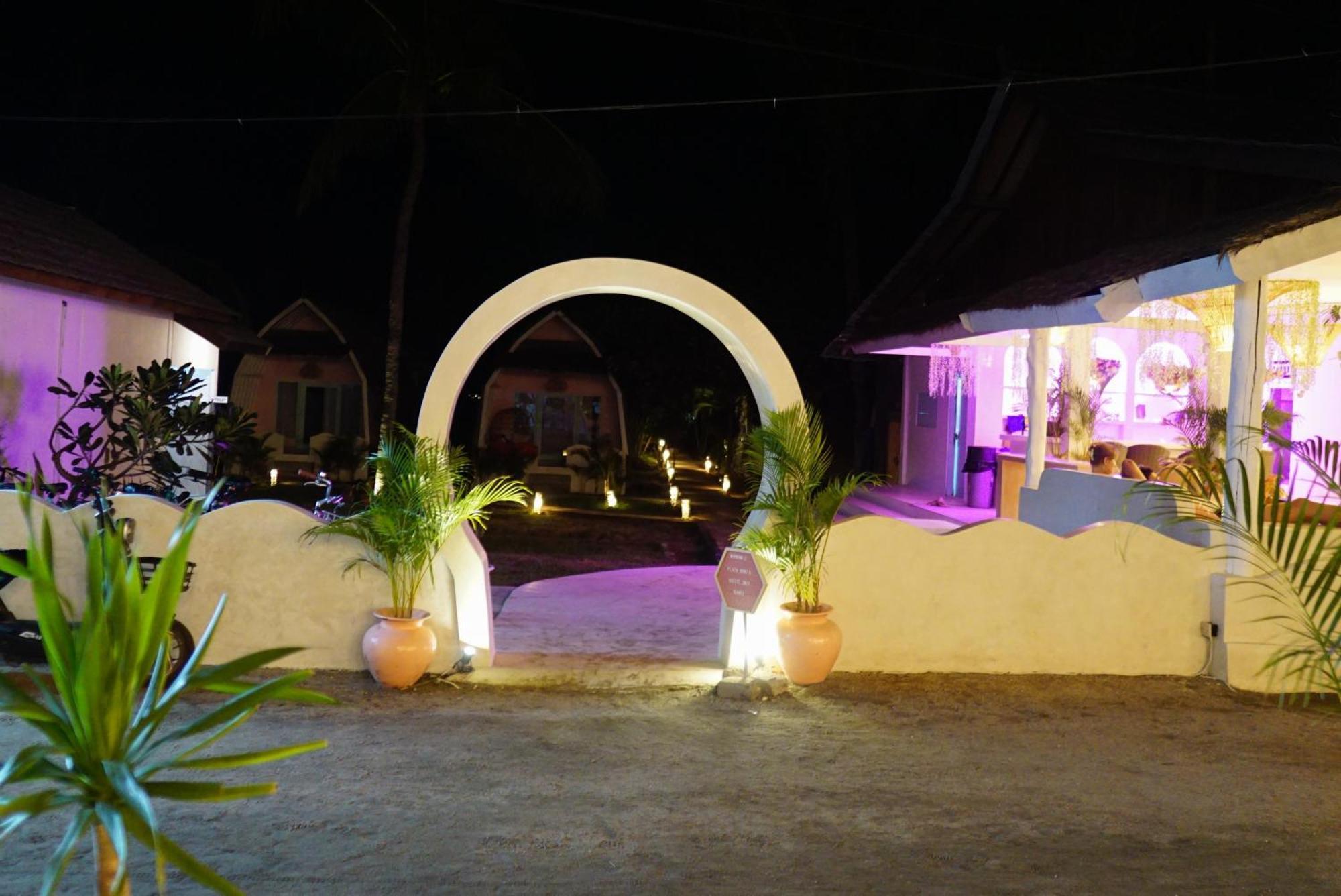 USHA HOTEL&BEACH CLUB Gili Air Dış mekan fotoğraf